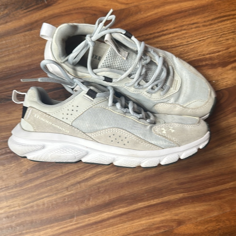 Under armor shoes 7.5